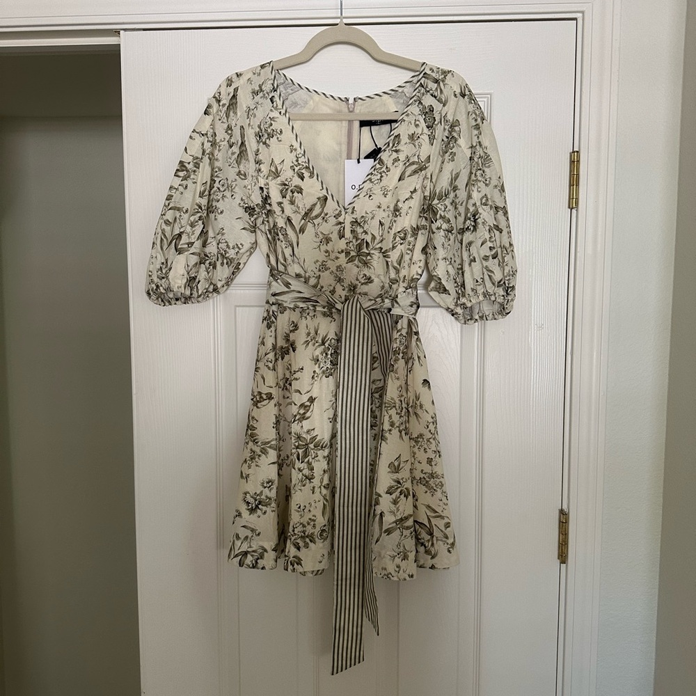 NWT Floral Cream linen Mini Dress - small